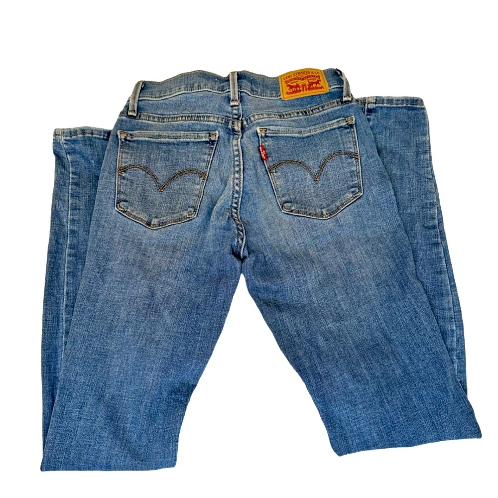 Levi Strauss distressed skinny jeans. Waist 26-27”